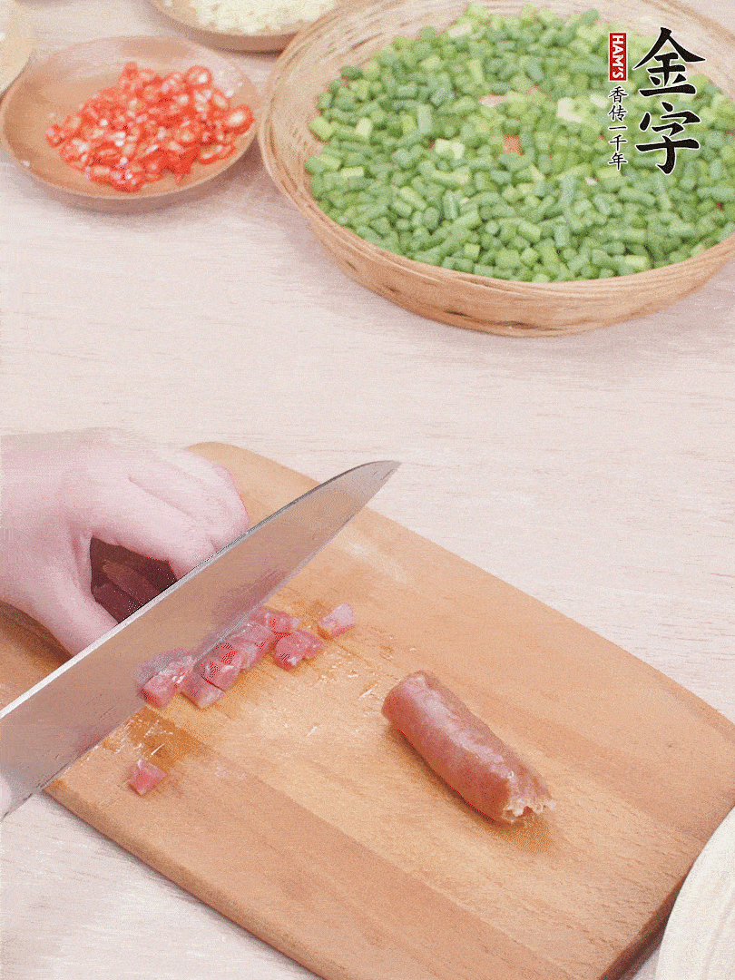 金字香肠煮熟，，，切丁。。。