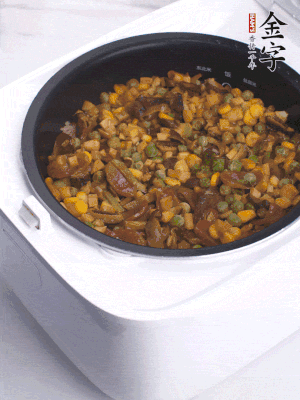 电饭煲按煮饭键，出锅撒葱花！！！